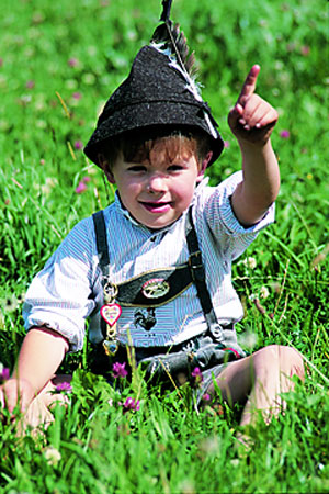 Bayerische Seen - Junge in Lederhose - Bildquelle: BAYERN TOURISMUS Marketing GmbH