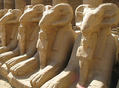 Quelle: https://pixabay.com/photos/egypt-luxor-pharaonic-temple-nile-1045682/