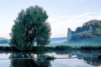 Altmühltal - Dollnstein - Burgsteinfels - Bildquelle: Tourismusverbandes Naturpark Altmühltal