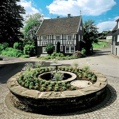 Bergisches Land - Brunnen Fachwerk Ortskern Nümbrecht - Foto Nümbrechter Kur GmbH