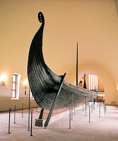 Norwegen - © Innovation Norway - Wikingerschiff im kulturhistorischen Museum in Oslo - Foto: Johan Berge