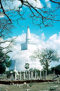 Sri Lanka - Ruwaneli-Dagobe in Anuradhapura