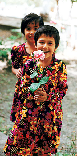 Usbekistan - Buchara, Kinder in traditioneller Kleidung
