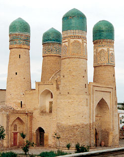 Usbekistan - Seidenstrasse - Torhaus der Medrese Tschar Menar in Buchara